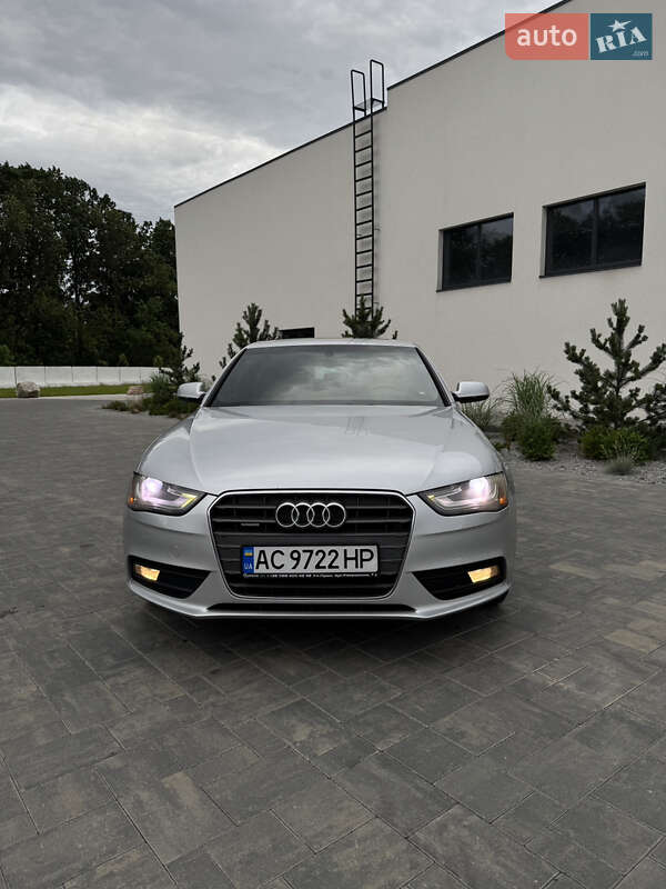 Седан Audi A4 2013 в 