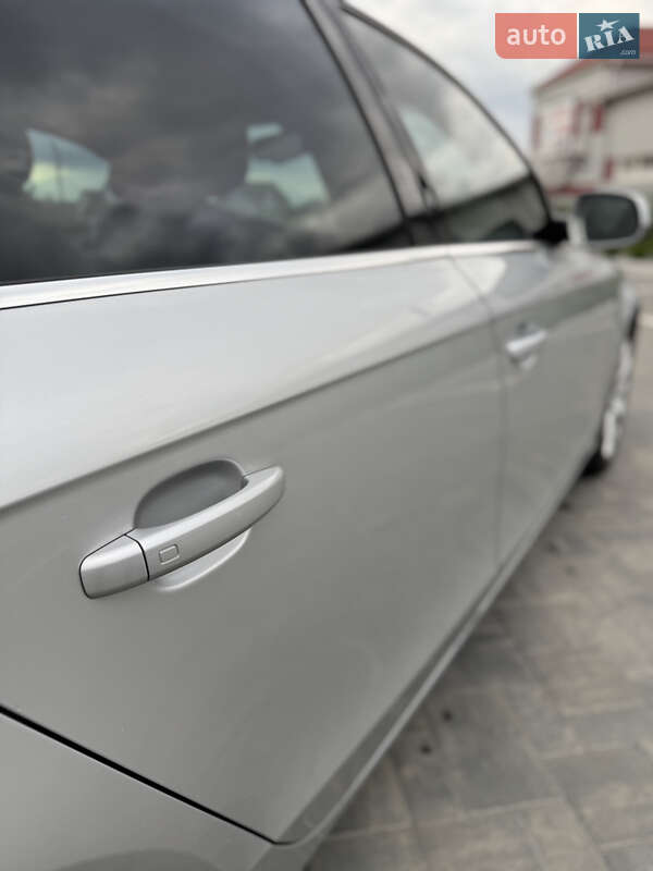 Седан Audi A4 2013 в Луцке