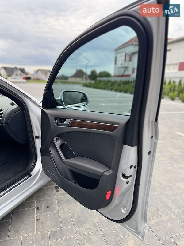 Седан Audi A4 2013 в Луцке