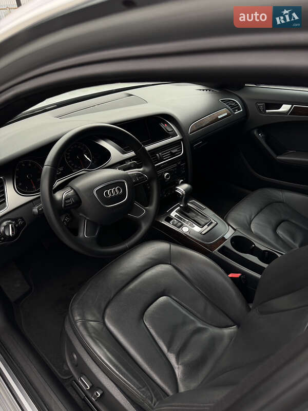Седан Audi A4 2013 в Луцке