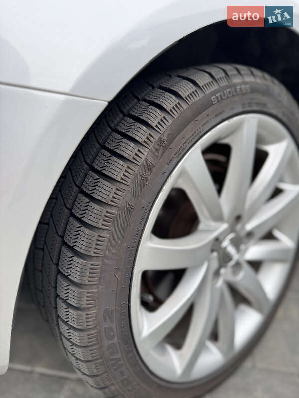 Седан Audi A4 2013 в Луцке