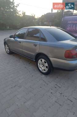 Седан Audi A4 1995 в 