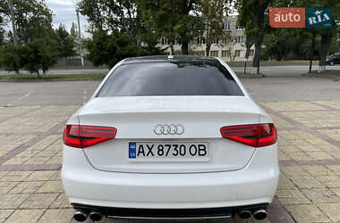 Седан Audi A4 2012 в 