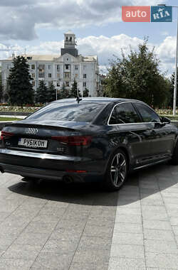 Седан Audi A4 2018 в 