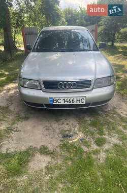Седан Audi A4 1995 в Мостиській