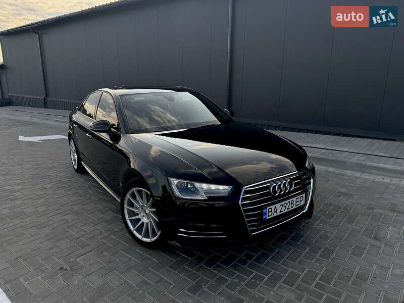 Седан Audi A4 2016 в Новоукраинке