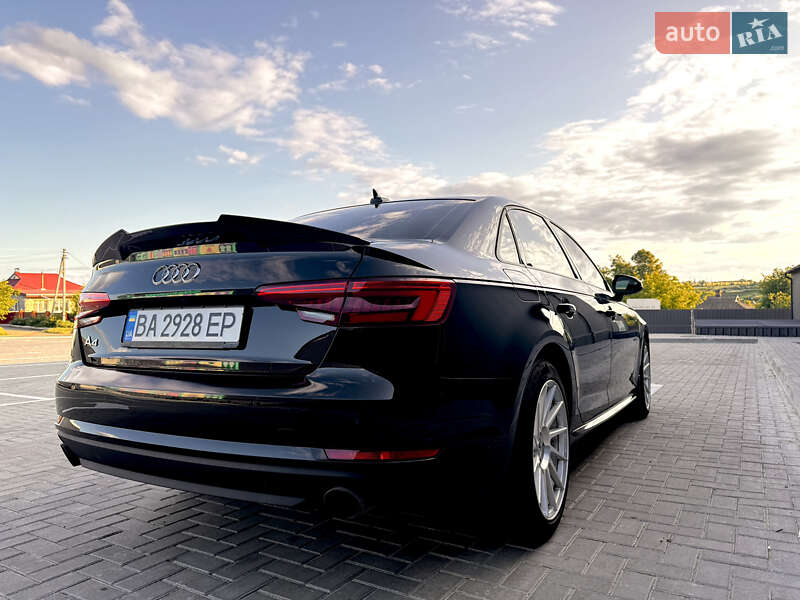 Седан Audi A4 2016 в Новоукраинке