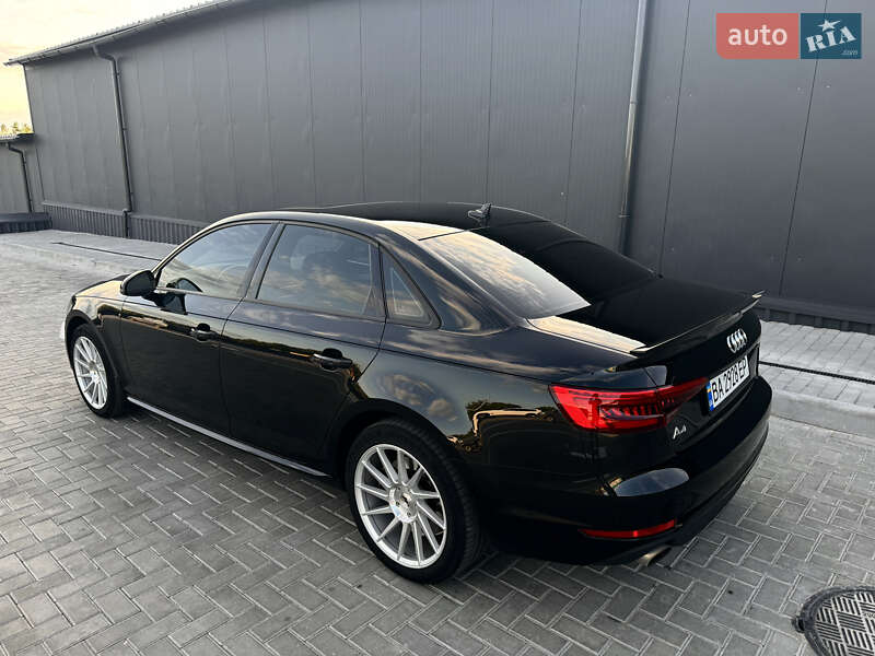 Седан Audi A4 2016 в Новоукраинке