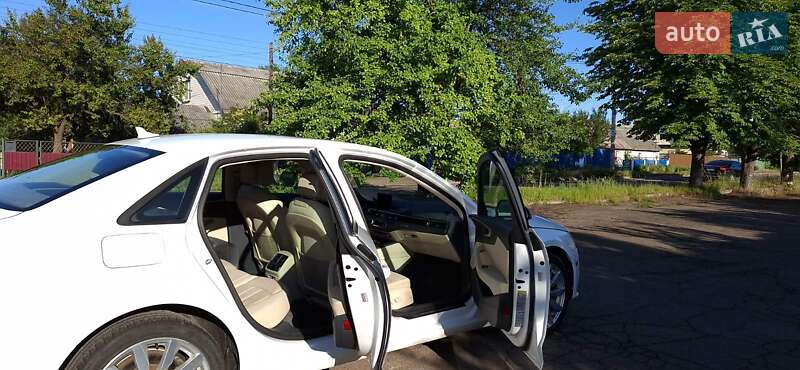 Седан Audi A4 2016 в Коростене