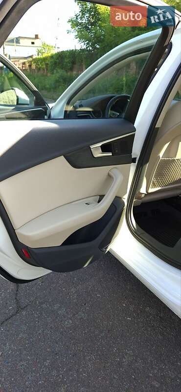 Седан Audi A4 2016 в Коростене