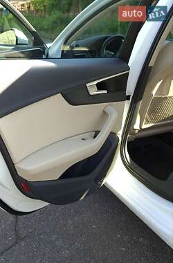 Седан Audi A4 2016 в 
