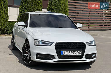 Седан Audi A4 2015 в 