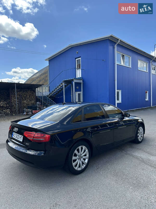 Седан Audi A4 2013 в Киеве