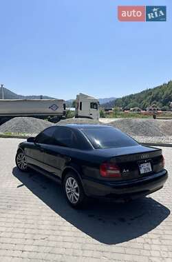 Седан Audi A4 2000 в 