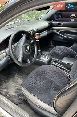 Седан Audi A4 2000 в 