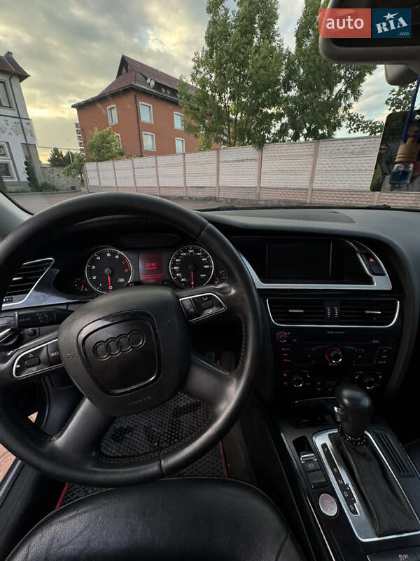 Седан Audi A4 2012 в Стрые