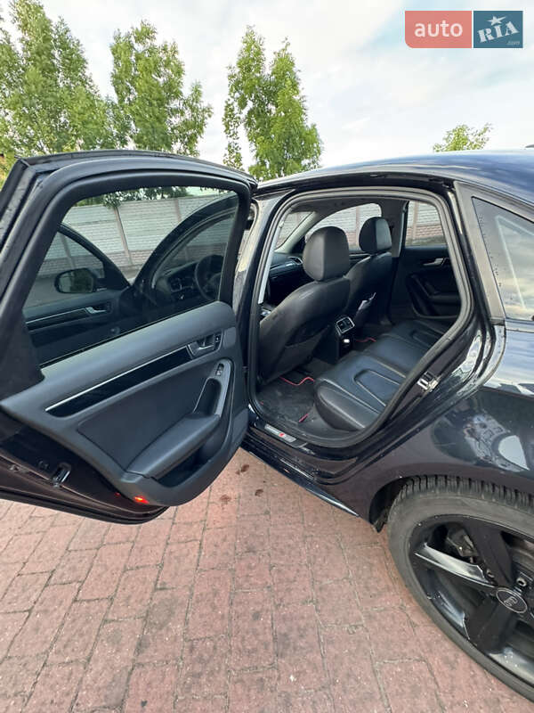 Седан Audi A4 2012 в Стрые