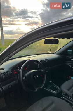 Седан Audi A4 1999 в 