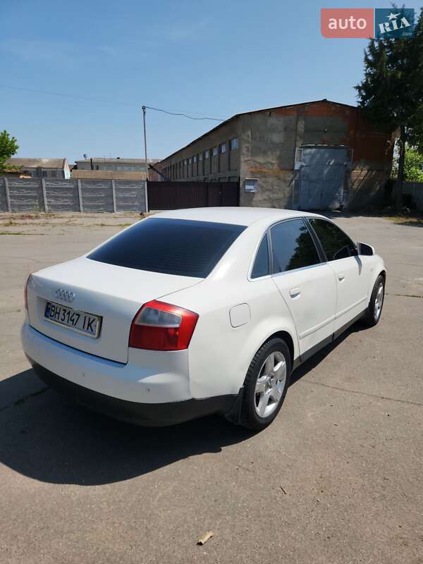 Седан Audi A4 2002 в Літині