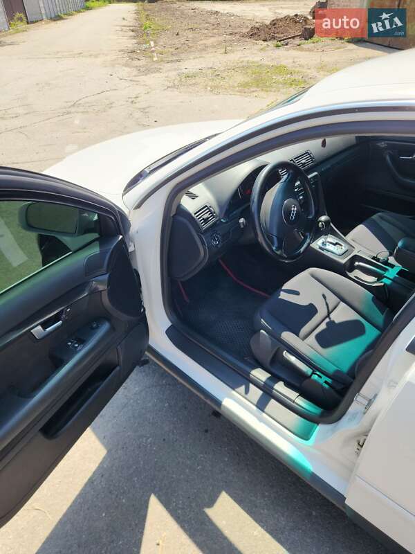 Седан Audi A4 2002 в Літині