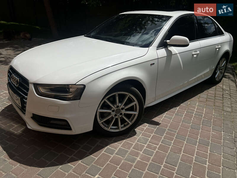 Седан Audi A4 2015 в Львове