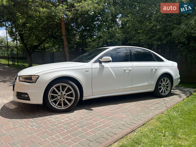 Седан Audi A4 2015 в Львове