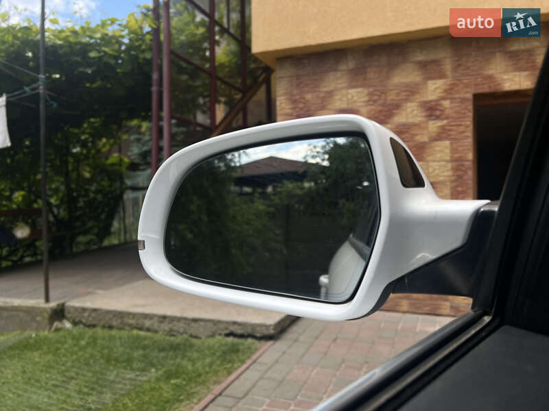 Седан Audi A4 2015 в Львове