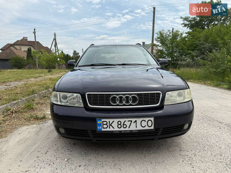Универсал Audi A4 2000 в Вараше