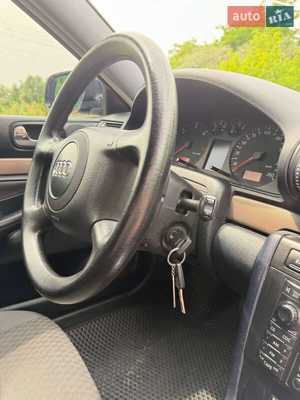 Универсал Audi A4 2000 в Вараше