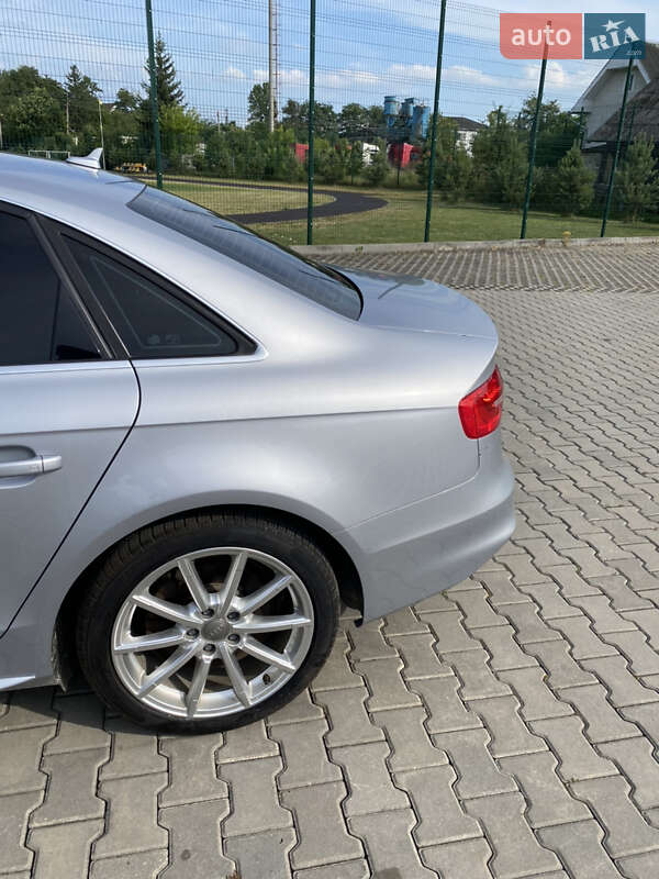Седан Audi A4 2014 в Ивано-Франковске