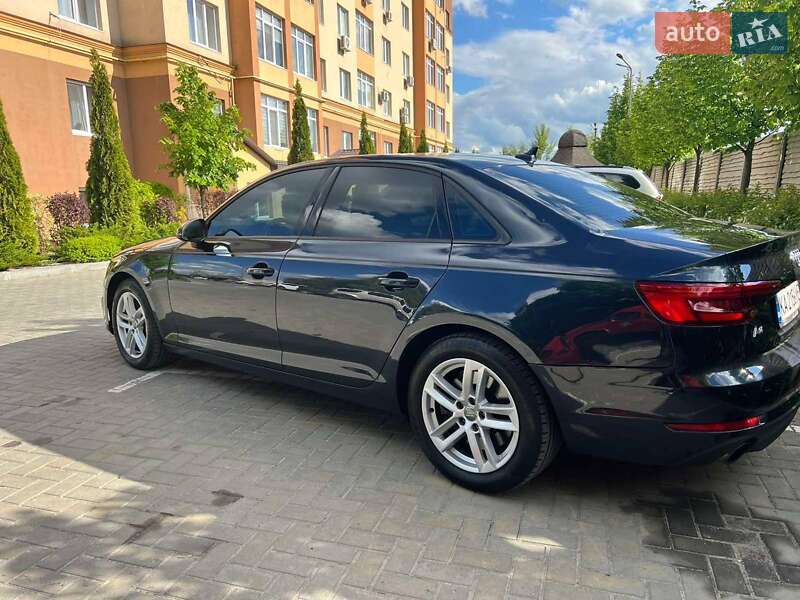 Седан Audi A4 2016 в Киеве