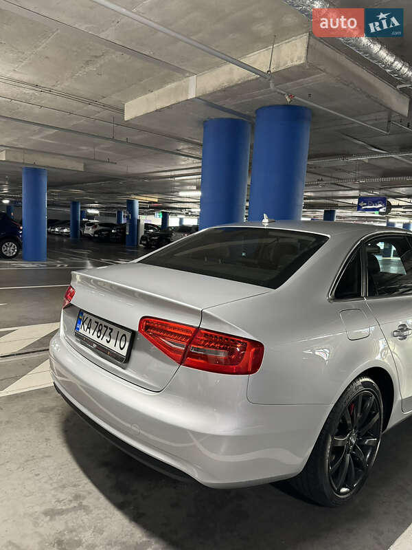 Седан Audi A4 2012 в Киеве