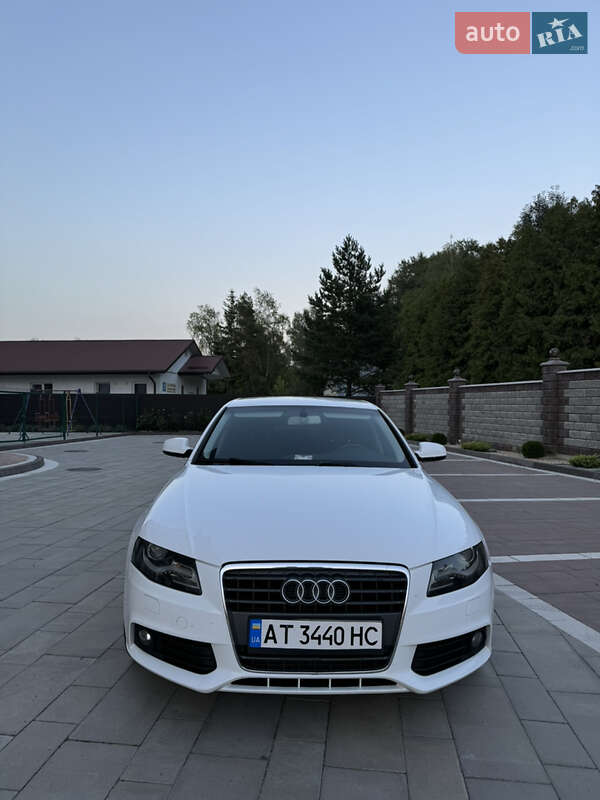 Седан Audi A4 2010 в Ивано-Франковске