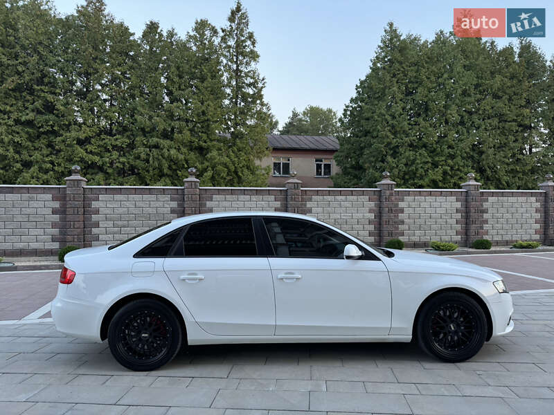 Седан Audi A4 2010 в Ивано-Франковске