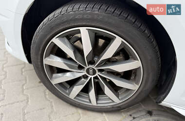 Седан Audi A4 2020 в 