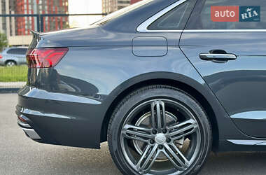 Седан Audi A4 2020 в 