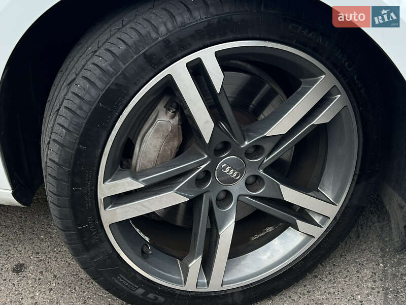 Седан Audi A4 2017 в Николаеве