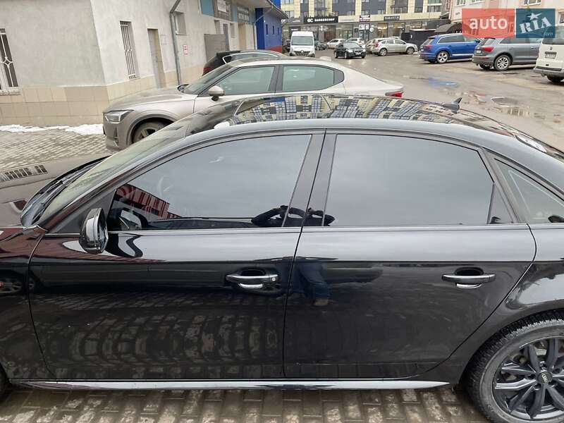 Седан Audi A4 2014 в Львове