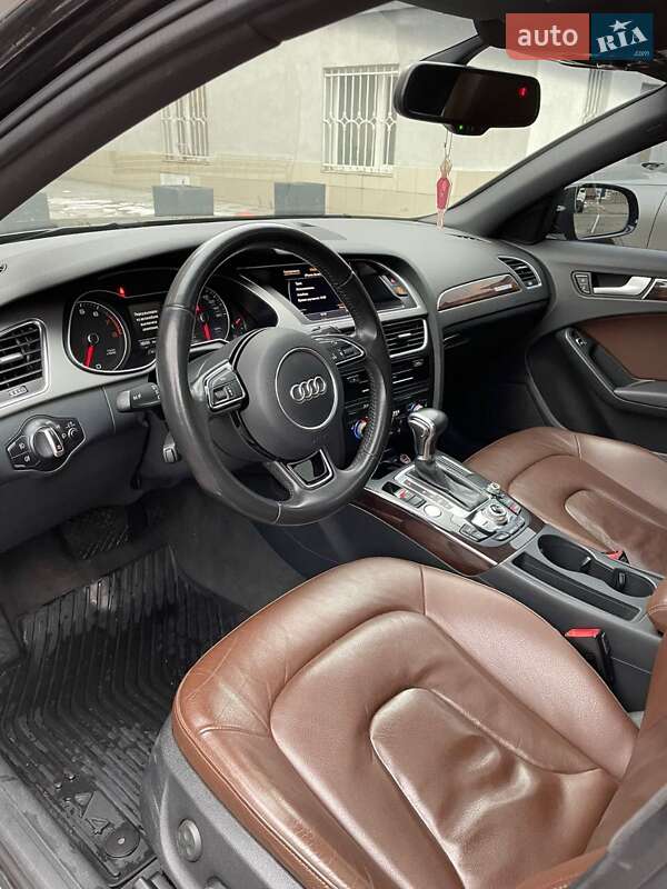 Седан Audi A4 2014 в Львове