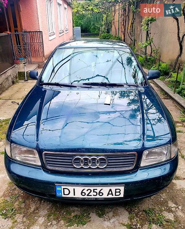 Седан Audi A4 1995 в Мукачево