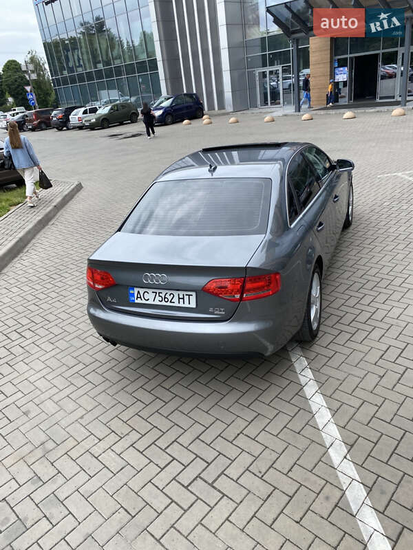 Седан Audi A4 2012 в Луцке