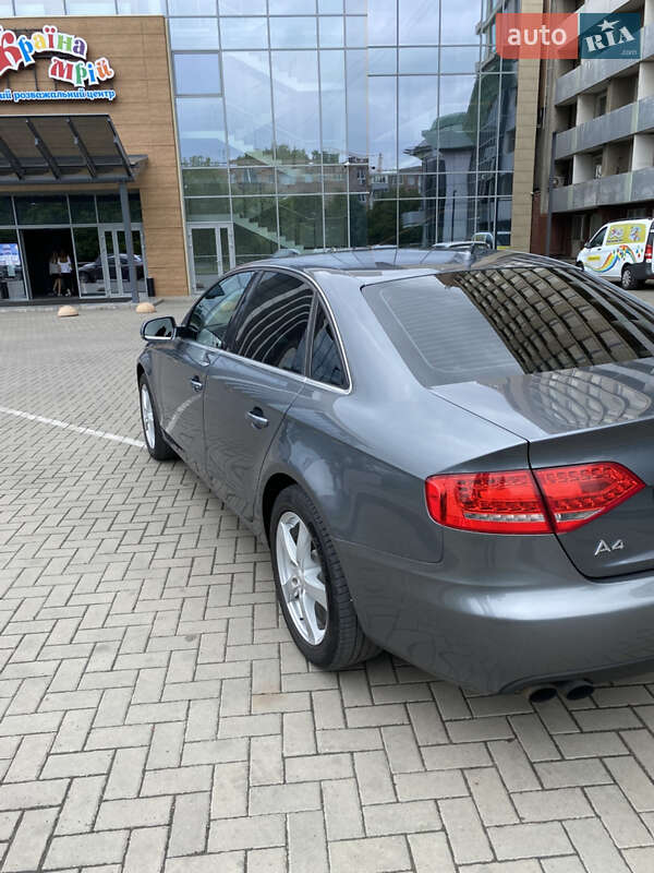 Седан Audi A4 2012 в Луцке