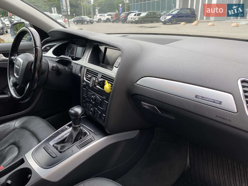 Седан Audi A4 2012 в Луцке