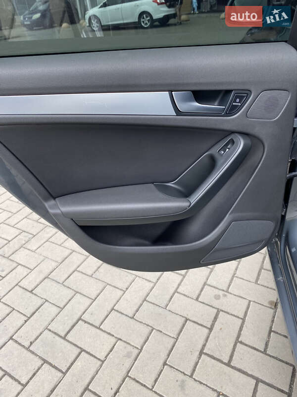 Седан Audi A4 2012 в Луцке