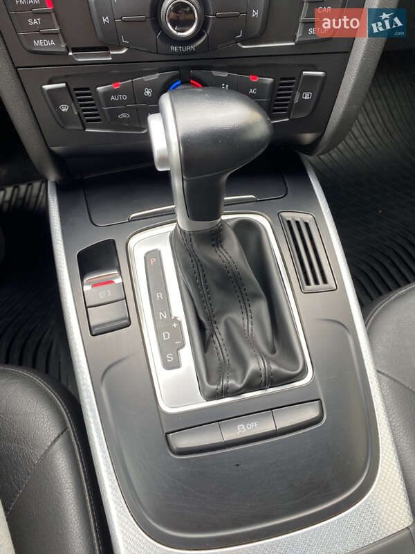 Седан Audi A4 2012 в Луцке