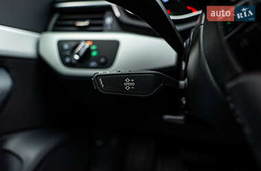 Седан Audi A4 2021 в 