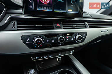 Седан Audi A4 2021 в 