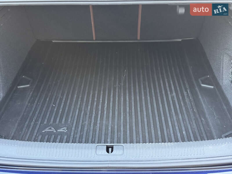 Седан Audi A4 2022 в Дніпрі