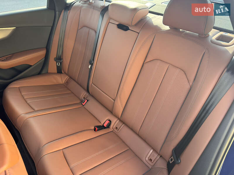 Седан Audi A4 2022 в Дніпрі