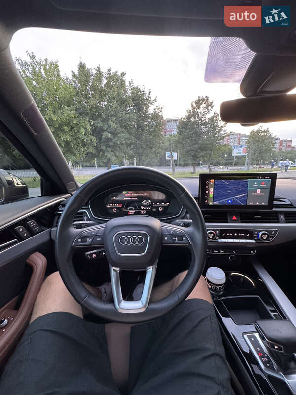 Седан Audi A4 2022 в Дніпрі